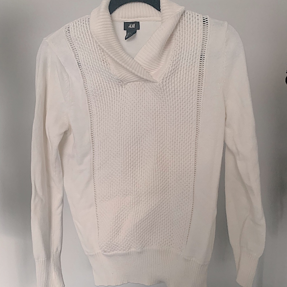When’s cream H&M crew neck